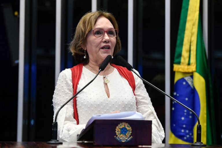 Senadora Zenaide na tribuna do Senado.