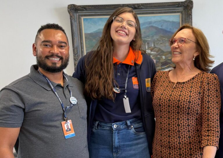 Zenaide recebe a jovem senadora Keyla e o professor Chris em seu gabinete no Senado