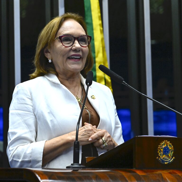 Senadora Zenaide Maia sobe à tribuna no Plenário do Senado Federal. Foto: Waldemir Barreto/Agência Senado