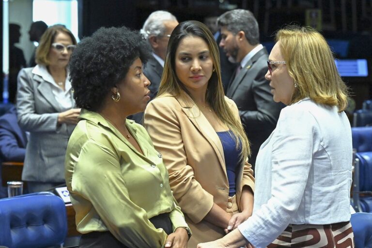 Com ação de Zenaide, avançam no Senado projetos de mamografia aos 40 anos e botão de pânico para mulheres