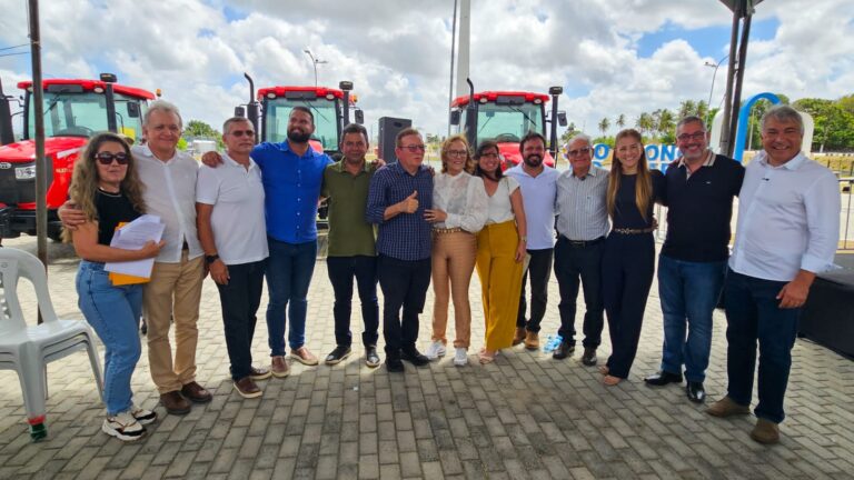 Zenaide Maia impulsiona desenvolvimento rural no RN com entrega de máquinas agrícolas para 18 municípios