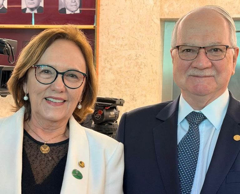 Senadora Zenaide Maia ao lado do presidente do Supremo Tribunal Federal e do Conselho Nacional de Justiça, Edson Fachin
